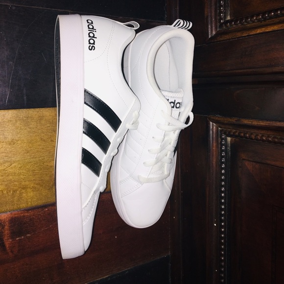 Adidas shoes - Picture 3 of 8